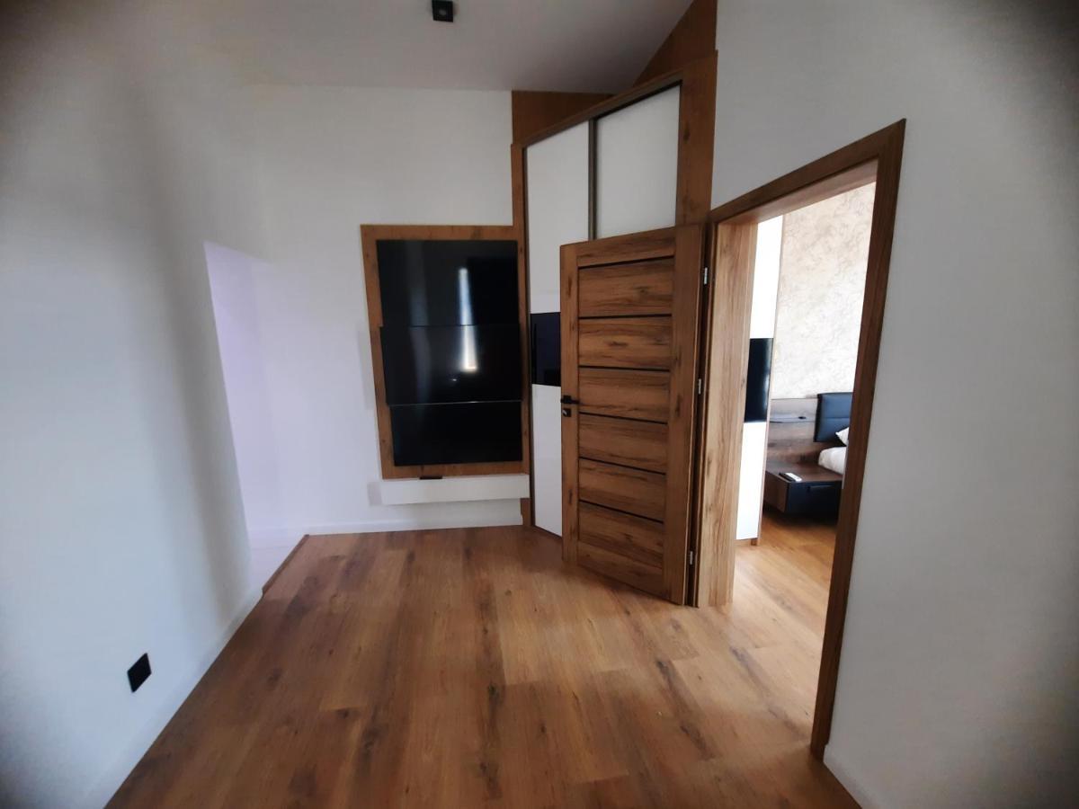 Rosh Apartment *